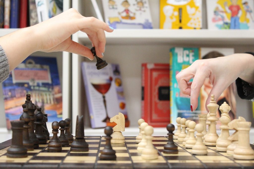 Kwadrans z szachami – co nam daje?